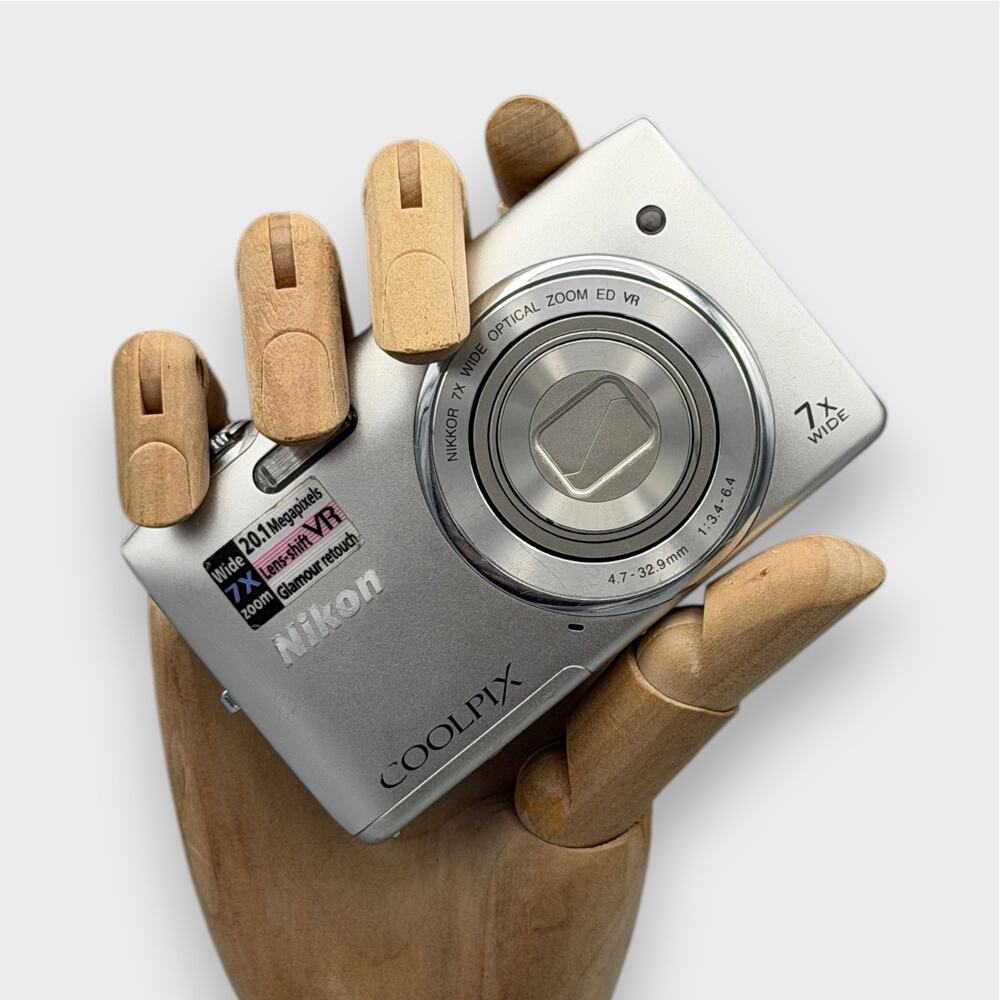 Nikon COOLPIX S3500 Digital Camera | 20.1MP | Silver